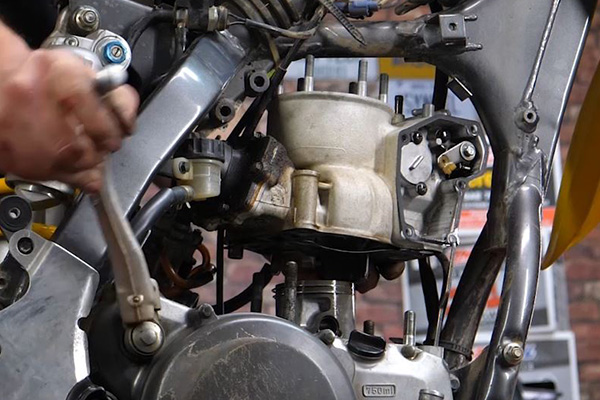 Hourly maintenance and cylinder service